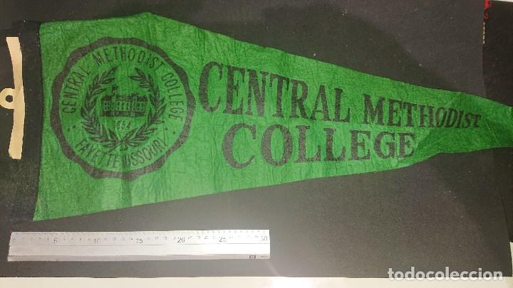 Sammlung von Wimpeln: ANTIGUO BANDERIN LARGO - CENTRAL METHODIST COLLEGE MISSOURI, 74 CM DE LARGO , LEER DESCRIPCION
