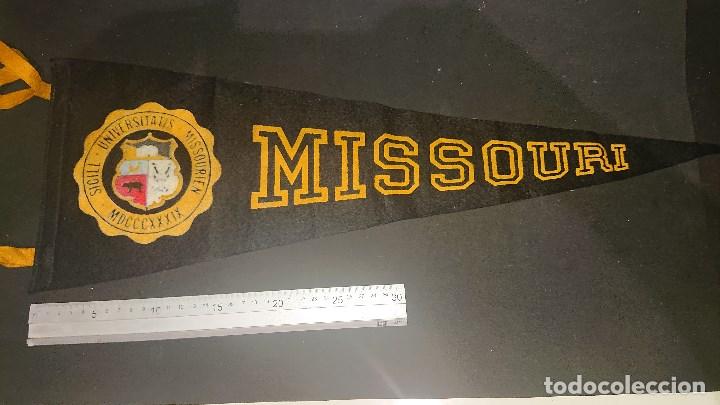 Sammlung von Wimpeln: ANTIGUO BANDERIN - UNIVERSITATIS MISSOURI , MADE BY COLLEGIATE , 60 CM DE LARGO, LEER DESCRIPCION