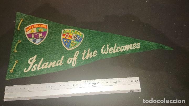 Sammlung von Wimpeln: ANTIGUO BANDERIN - ISLAND OF THE WELCOMES , DUN LAOCHAIRE , IRELAND , 40 CM DE L , LEER DESCRIPCION