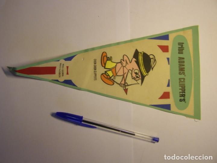 Bandierine di collezione: Bander&iacute;n de la tribu ADAMS, a&ntilde;os 60.