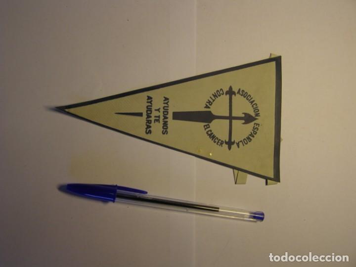 Bandierine di collezione: Bander&iacute;n de la Asociaci&oacute;n Espa&ntilde;ola contra el Cancer, a&ntilde;os 60-70.