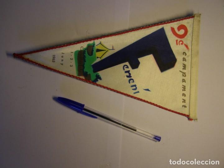 Fanions de collection: Bander&iacute;n campamento femenino. A&ntilde;o 1963. Camping Club Gracia.