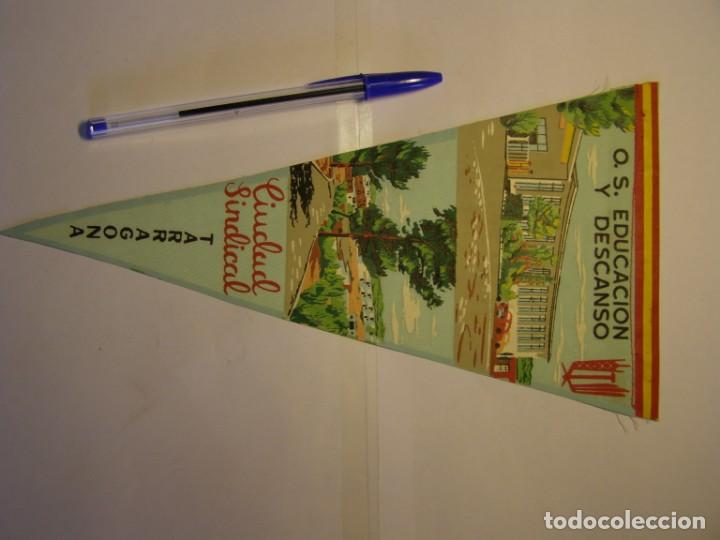 Galhardetes de cole&ccedil;&atilde;o: Bander&iacute;n de Educaci&oacute;n y Descanso, ciudad sindical, Tarragona. A&ntilde;os 60.