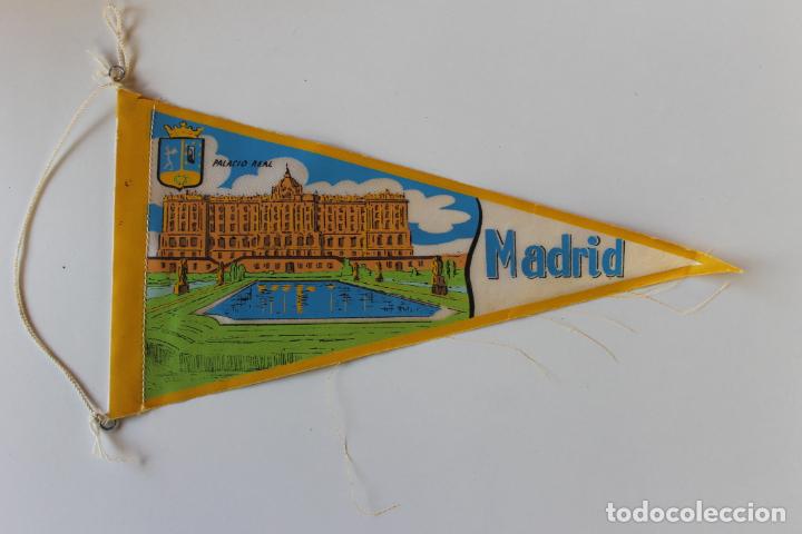 Bandierine di collezione: ANTIGUO BANDERIN MADRID, PALACIO REAL, A&Ntilde;OS 60-70