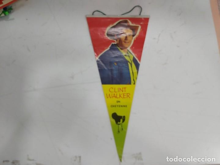 Sammlung von Wimpeln: ANTIGUO BANDERIN CLINT WALKER