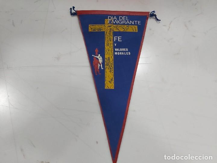 Banderines de colecci&oacute;n: ANTIGUO BANDERIN DIA DEL EMIGRANTE