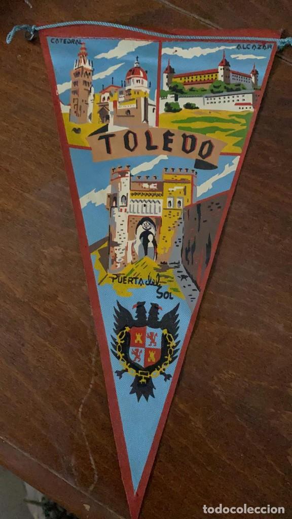 Fanions de collection: BANDERIN ANTIGUO DE TOLEDO CON DISTINTOS MONUMENTOS