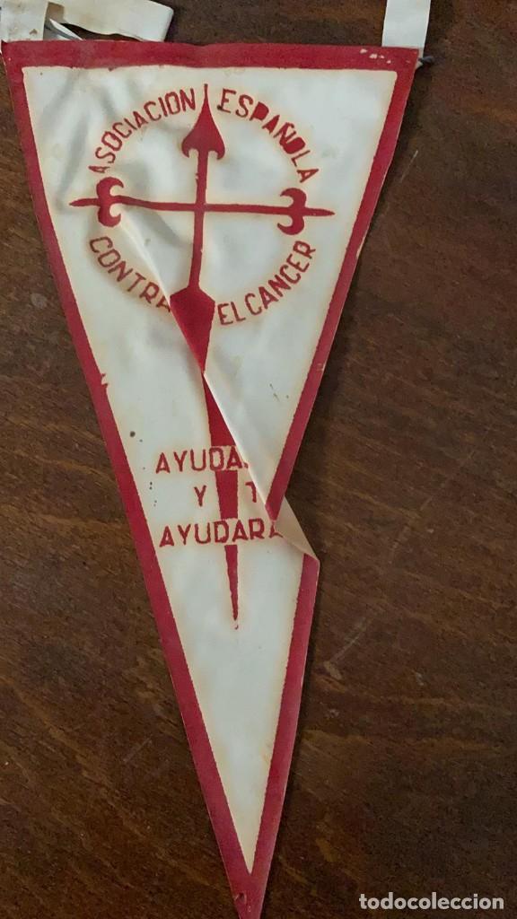 Fanions de collection: BANDERIN ANTIGUO ASOCIACION ESPA&Ntilde;OLA CONTRA EL CANCER AYUDA Y TE AYUDARAN