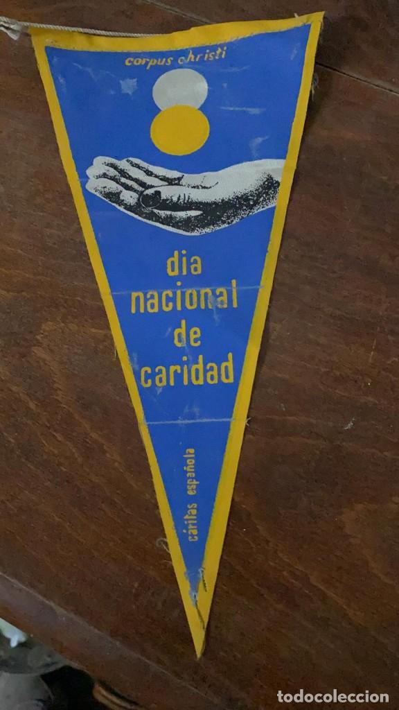 Fanions de collection: BANDERIN ANTIGUO DIA NACIONAL DE CARIDAD CORPUS CHRISTI CARITAS ESPA&Ntilde;OLA