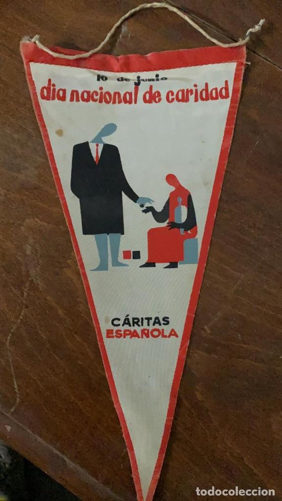 Fanions de collection: BANDERIN ANTIGUO CARITAS ESPA&Ntilde;OLA DIA NACIONAL DE CARIDAD