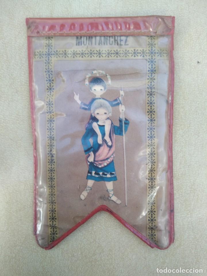 Fanions de collection: Peque&ntilde;o y antiguo banderin montanchez, caceres, con su patrona