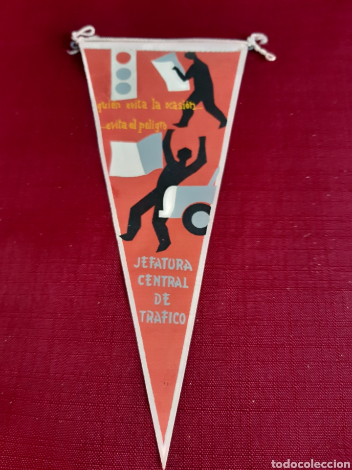 Sammlung von Wimpeln: Banderin Jefatura Central de Tr&aacute;fico quien evita la ocasion ... evita el peligro. 6 mayo 1961