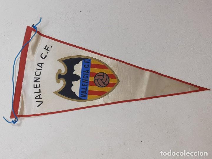 Sammlung von Wimpeln: ANTIGUO BANDERIN FUTBOL ESCUDO DEL VALENCIA C.F - G. 101 E- MARGI - MADRID A&Ntilde;OS 60 / 70