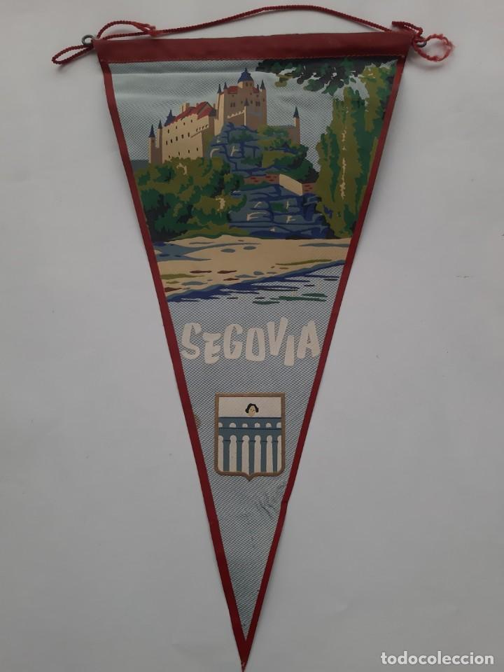 Bandierine di collezione: ANTIGUO BANDERIN DE TELA SEGOVIA ALCAZAR