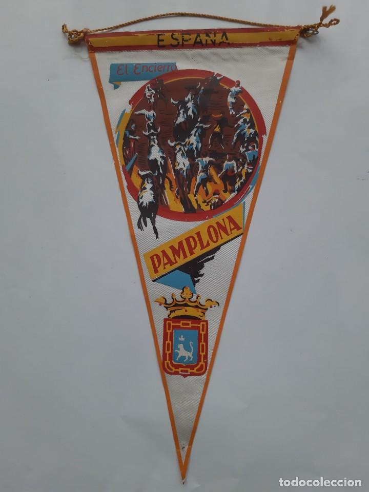 Bandierine di collezione: ANTIGUO BANDERIN DE TELA PAMPLONA EL ENCIERRO TURISMO