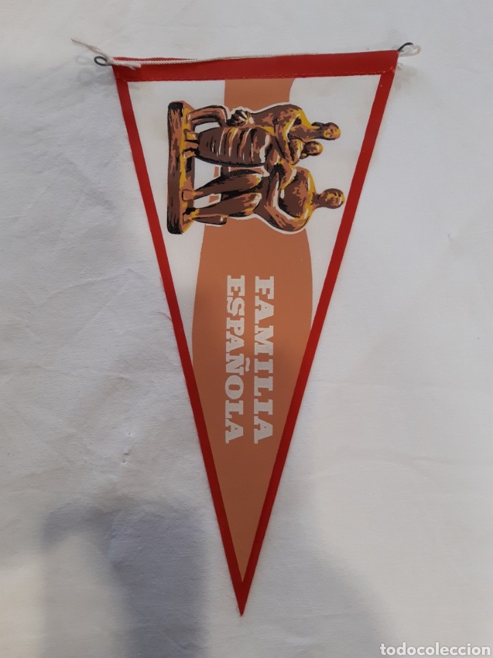 Bandierine di collezione: Banderin tela FAMILIA ESPA&Ntilde;OLA, a&ntilde;os 60. Medidas 14x28x28 cm