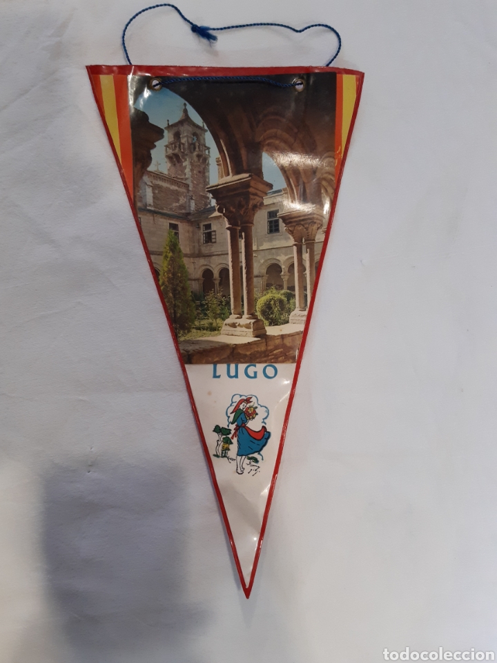 Bandierine di collezione: Banderin pl&aacute;stico LUGO a&ntilde;os 60. Medidas 14x27x27 cm