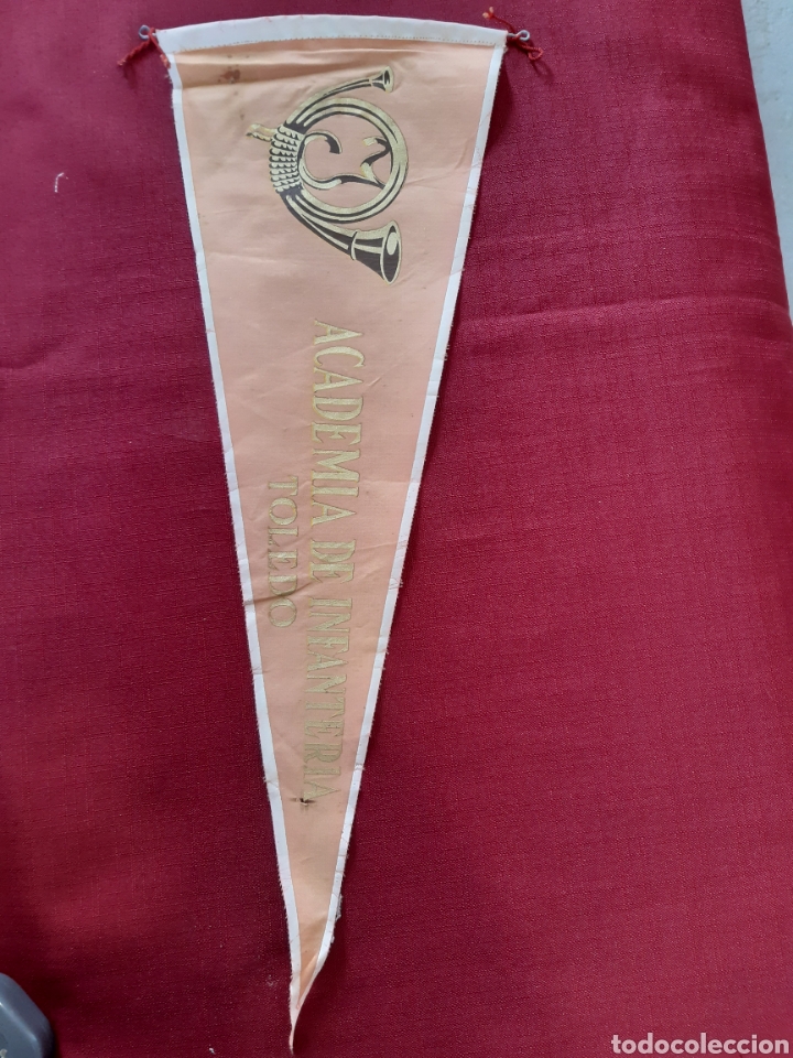 Bandierine di collezione: Banderin tela ACADEMIA INFANTERIA TOLEDO, a&ntilde;os 60. Medidas 18x49x49 cm
