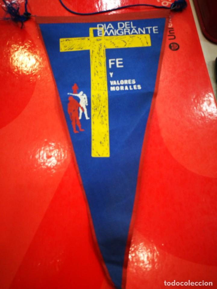 Galhardetes de cole&ccedil;&atilde;o: Bander&iacute;n DIA DEL EMIGRANTE Fe y Valores Morales
