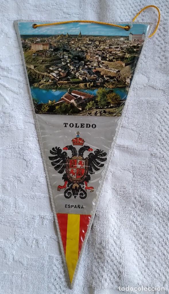 Sammlung von Wimpeln: BANDERIN. TOLEDO. PLASTIFICADO. A&Ntilde;OS 60. MUY BUEN ESTADO