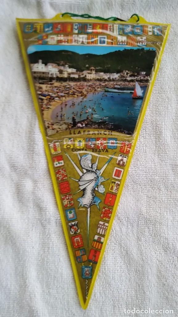 Sammlung von Wimpeln: BANDERIN. LLAFRANCH. PLASTIFICADO. A&Ntilde;OS 60. MUY BUEN ESTADO