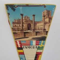 Banderines de colección: BANDERIN ZAMORA CATEDRAL. ESCUDO ESPAÑA CON EL AGUILA, YUGO Y FLECHAS. 15 X 29 CM