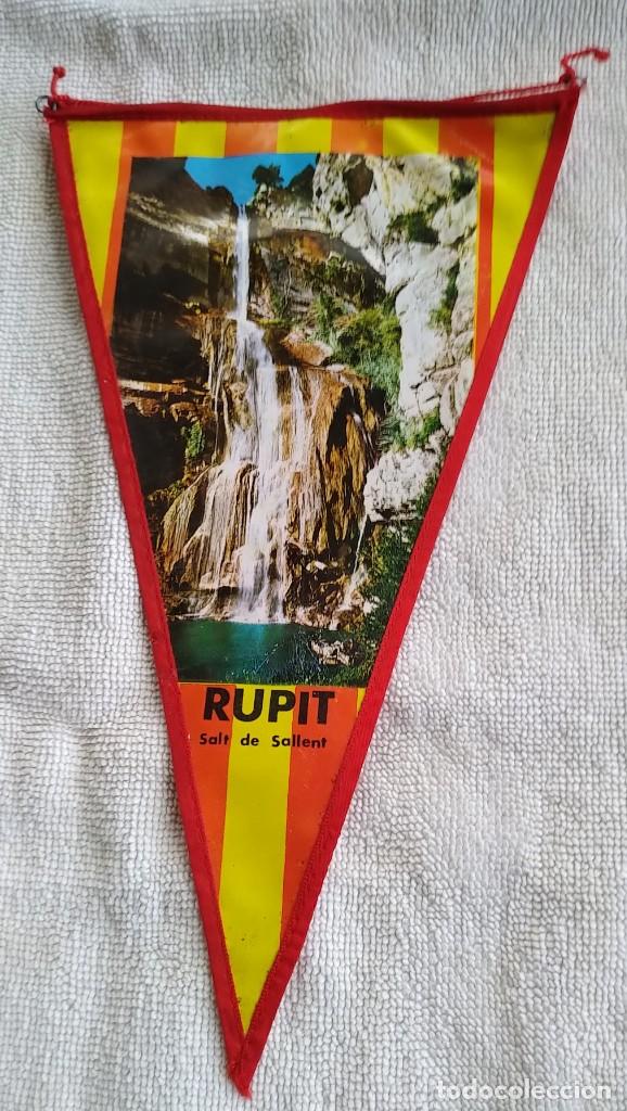 Sammlung von Wimpeln: BANDERIN. SALT DE SALLENT. RUPIT. TELA. A&Ntilde;OS 60. MUY BUEN ESTADO