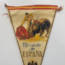 Banderines de colección: BANDERIN RECUERDO DE ESPAÑA. TOROS TORERO. ESCUDO EPOCA FRANCO 14,5 X 27 CM