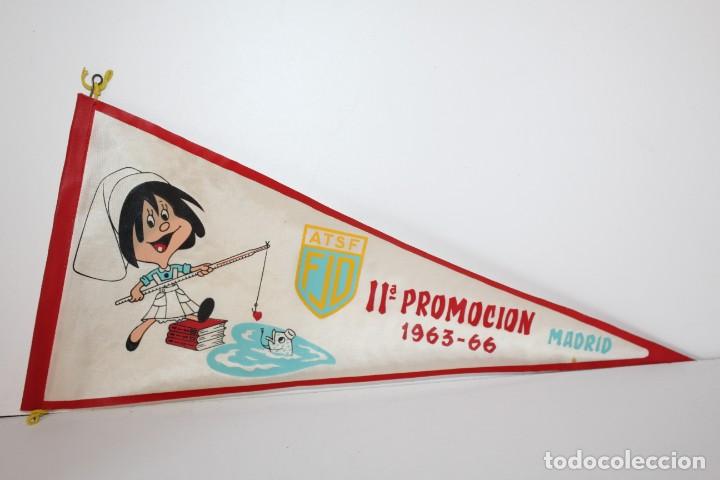 Galhardetes de cole&ccedil;&atilde;o: CLEO ENFERMERA FAMILIA TELERIN BANDERIN ANTIGUO - A&Ntilde;OS 60