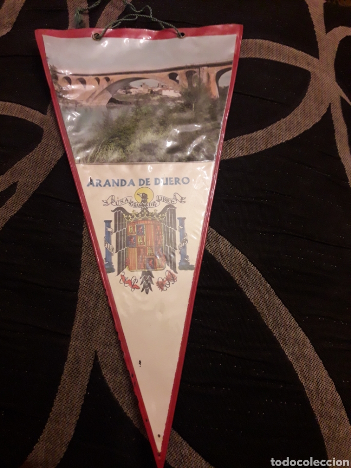 Fanions de collection: Antiguo bander&iacute;n de Aranda de Duero, con escudo franquista