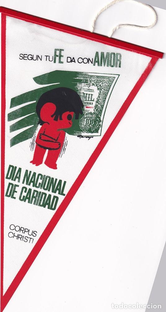 Fanions de collection: Antiguo bander&iacute;n Segun tu Fe da con Amor Dia Nacional de la Caridad. Corpus Christi 23 x 13 cm