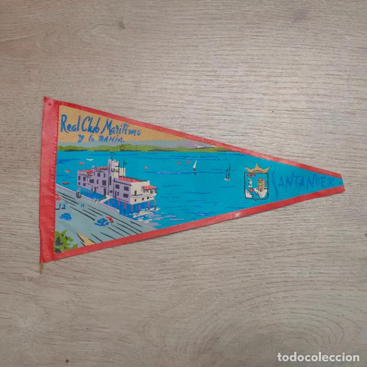 Fanions de collection: Banderin de Santander. Real Club Mar&iacute;timo y la Bah&iacute;a. Fatigado, como se ve en las fotos.
