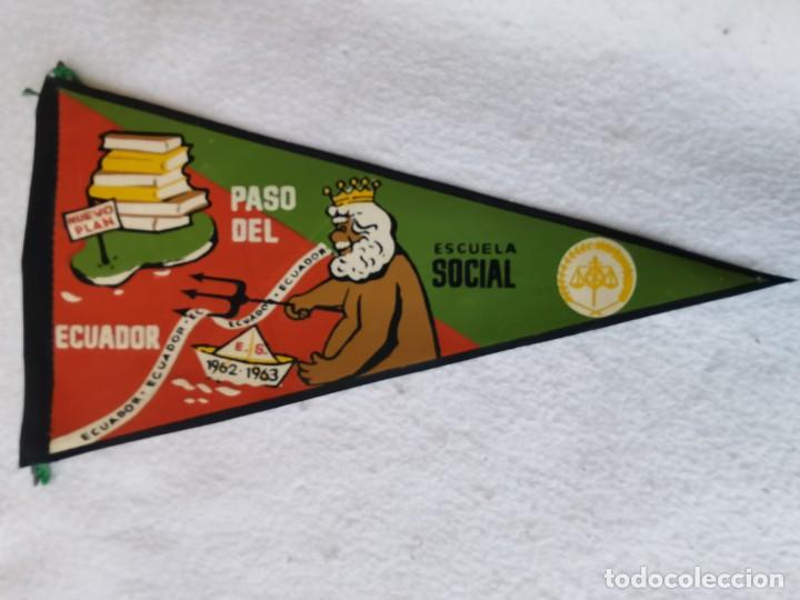 Banderines de colecci&oacute;n: Bander&iacute;n Paso del Ecuador, Escuela Social