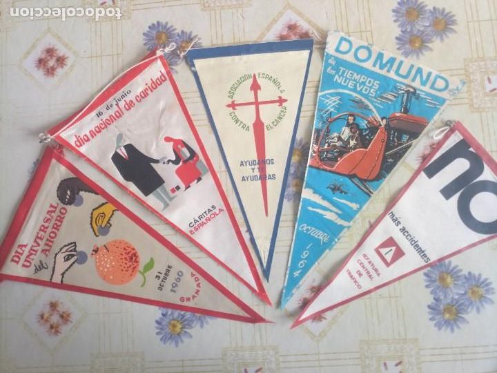 Galhardetes de cole&ccedil;&atilde;o: Lote banderines domund C&aacute;ritas c&aacute;ncer trafico