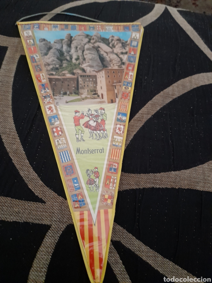 Fanions de collection: Antiguo banderin de Monserrat
