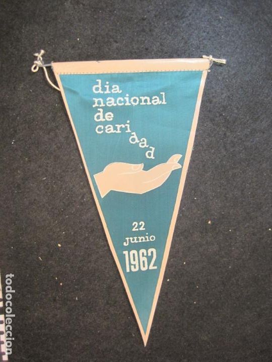 Sammlung von Wimpeln: DIA NACIONAL DE CARIDAD-A&Ntilde;O 1962-BANDERIN ANTIGUO-VER FOTOS-(V-22.844)