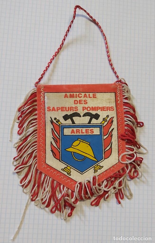 Sammlung von Wimpeln: Bander&iacute;n de bomberos, Arles, Francia, amicale des sapeurs pompiers, 12 x 8 cm