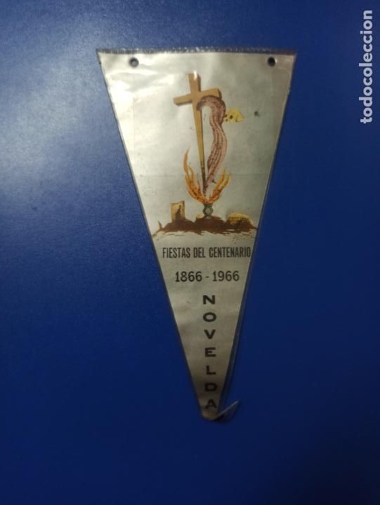 Sammlung von Wimpeln: ANTIGUO BANDERIN PLASTICO - NOVELDA FIESTAS DEL CENTENARIO - 1866 - 1966