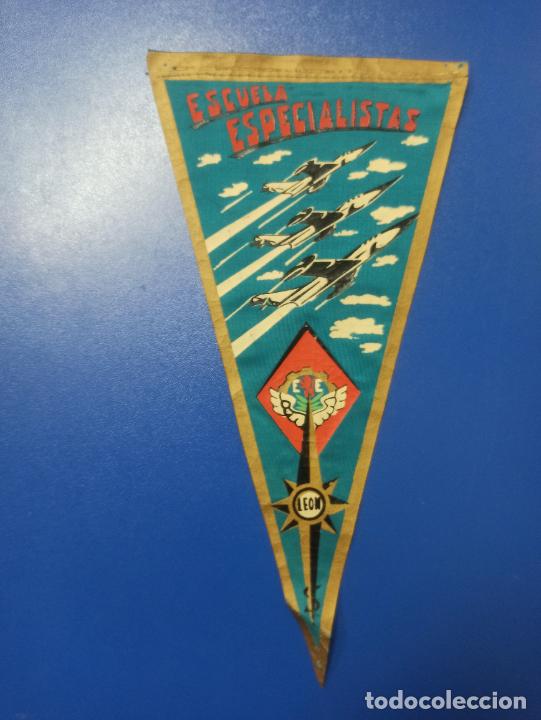 Sammlung von Wimpeln: ANTIGUO BANDERIN TELA - ESCUELA ESPECIALISTAS LEON - VERGER T-5375