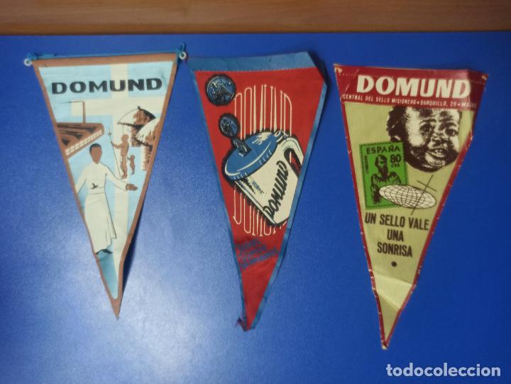 Sammlung von Wimpeln: LOTE 3 ANTIGUOS BANDERINES - TEMATICA DOMUND - TODOS SOMOS HERMANOS, UN SELLO VALE UNA SONRISA...