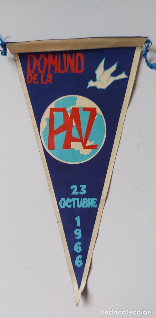 Fanions de collection: ANTIGUO BANDERIN DOMUND DE LA PAZ - 26 CM DE ALTO - A&Ntilde;O 1966 - EN BUEN ESTADO -