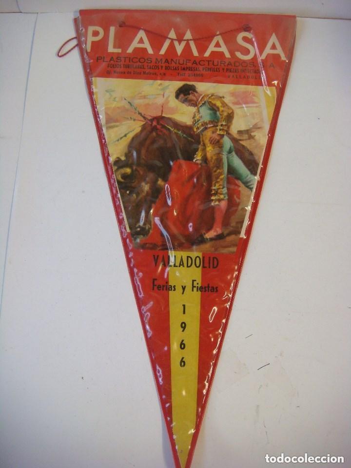 Collection pennants: BANDERIN DE LOS A&Ntilde;OS 60 PLASTIFICADO DE FERIAS Y FIESTAS VALLADOLID 1966 -