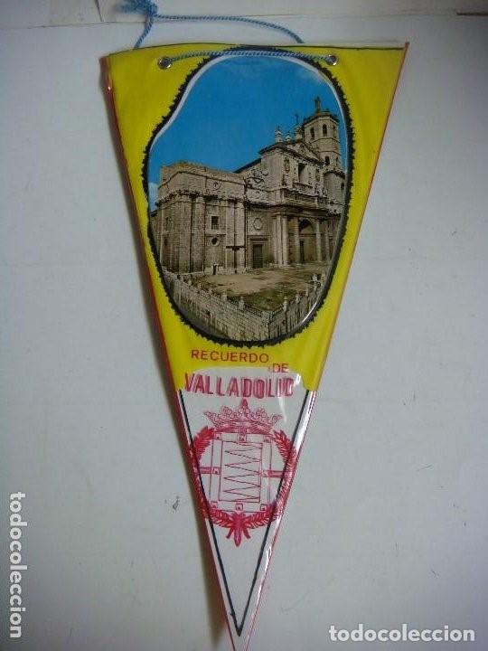 Collection pennants: BANDERIN A&Ntilde;OS 60 PLASTIFICADO DE VALLADOLID LA CATEDRAL -(&)