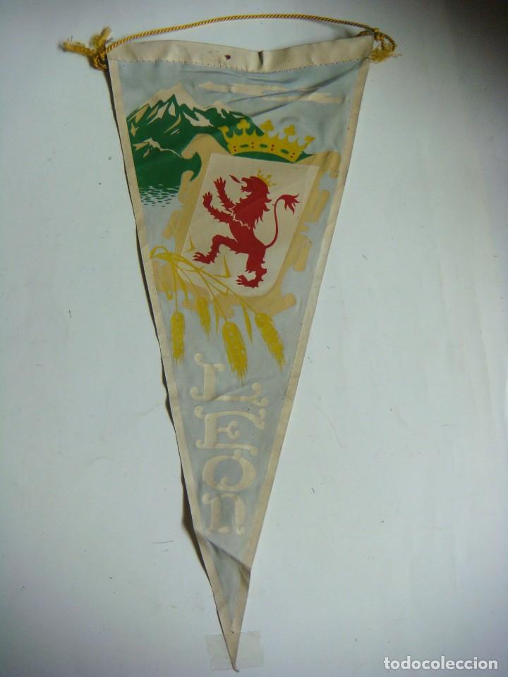 Collection pennants: BANDERIN DE TELA DE LOS A&Ntilde;OS 60-LEON