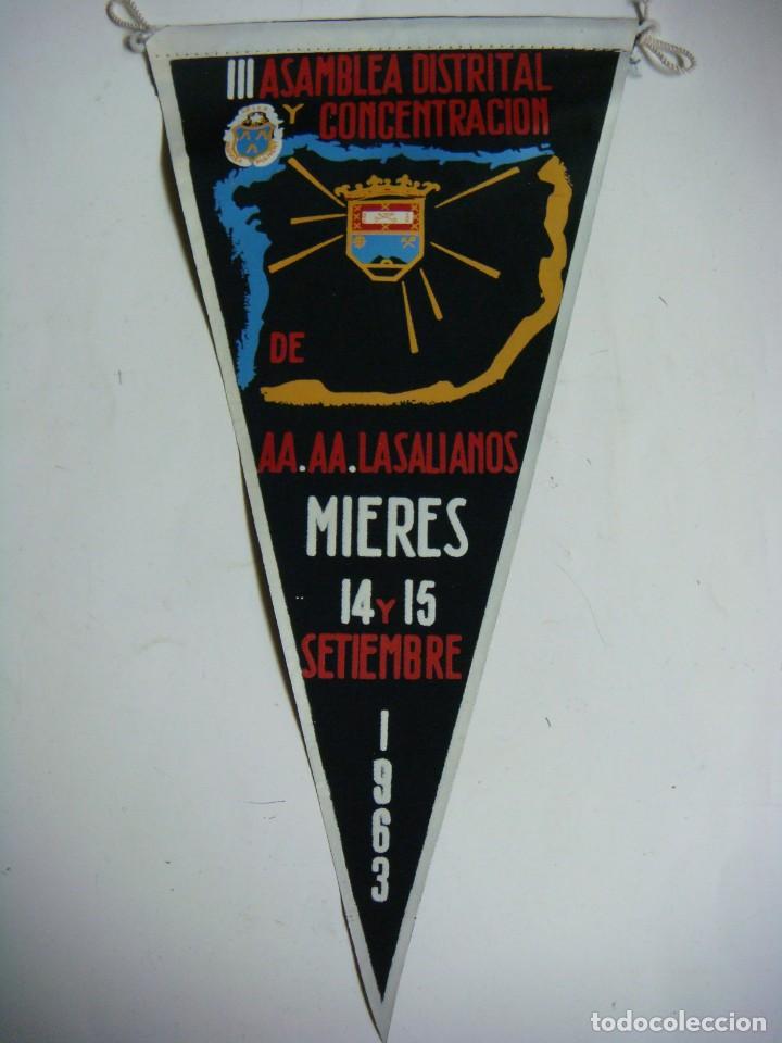 Galhardetes de cole&ccedil;&atilde;o: BANDERIN EN TELA A&Ntilde;OS 60-III ASAMBLEA DISTRITAL Y CONCENTRACION LAS SALIANOS MIERES