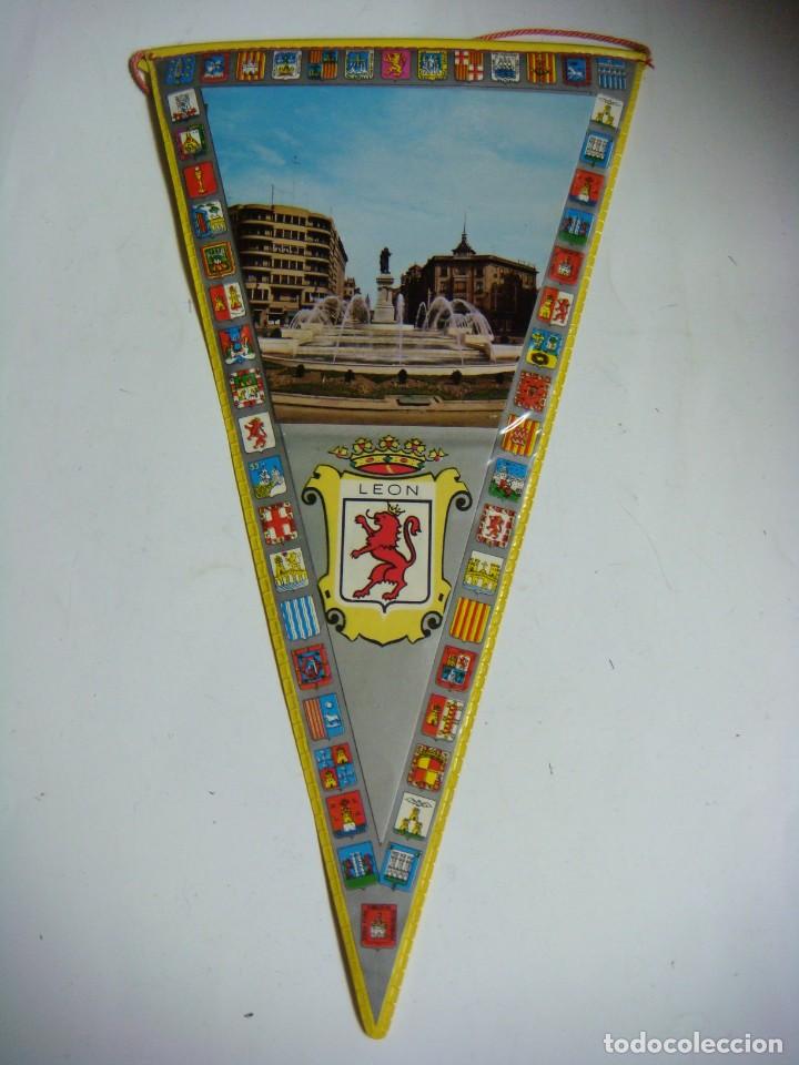 Galhardetes de cole&ccedil;&atilde;o: BANDERIN EN PLASTICO A&Ntilde;OS 60- DE LEON