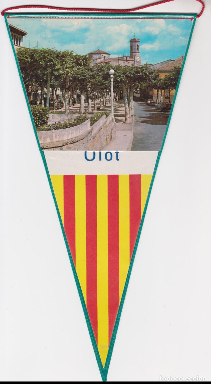 Fanions de collection: BANDERIN DE OLOT &ndash; (15,5X28)