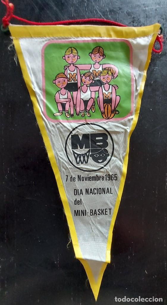 Bandierine di collezione: ANTIGUO BANDERIN DE MB DIA NACIONAL DEL MINI BASKET - 1965 - 27 CM -