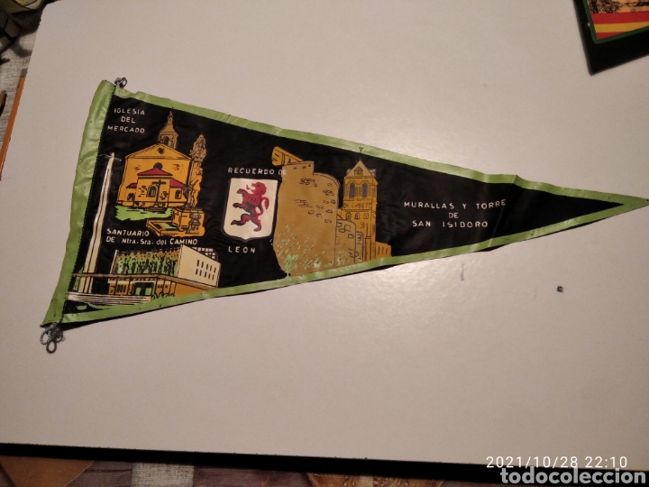 Sammlung von Wimpeln: Bander&iacute;n recuerdo de Leon