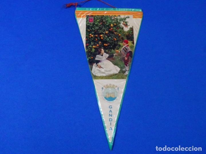 Collection pennants: ANTIGUO BANDER&Iacute;N GAND&Iacute;A.